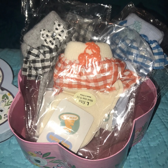 NWT SOCKS IN A BOX - Picture 5 of 8